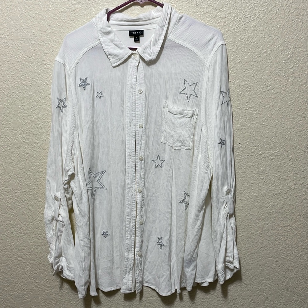 Torrid Women's White Lightweight Blouse. Good Condition. Size 4.